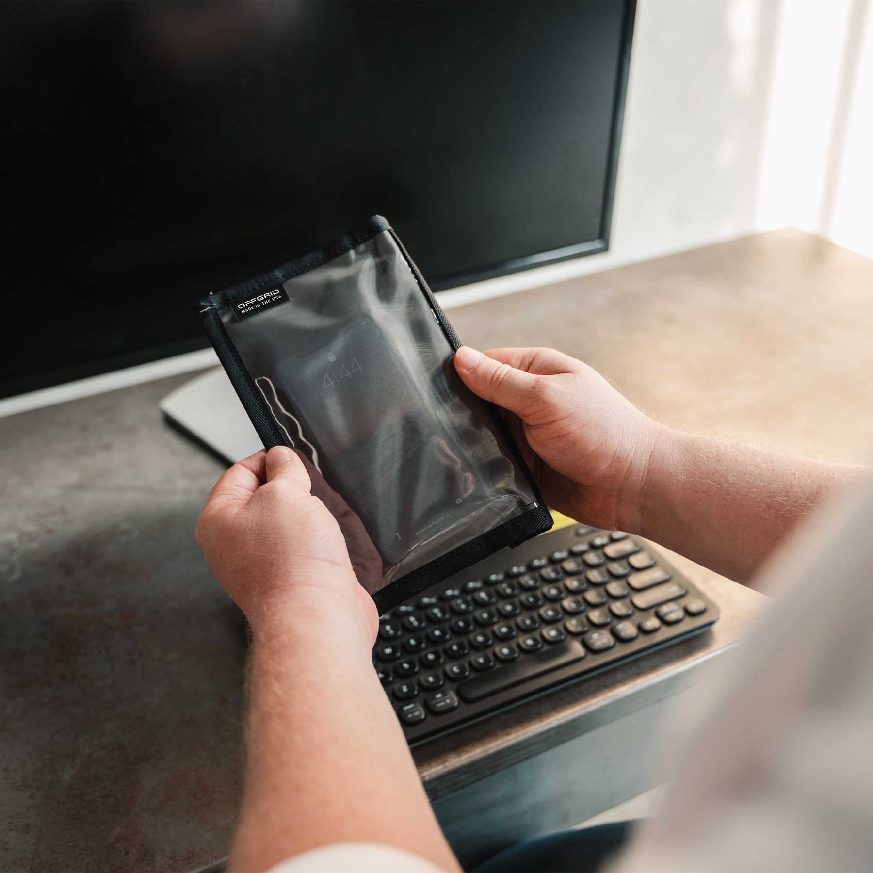 OFFGRID UTILITY FARADAY BAG FOR PHONES - WINDOW OFFGRID