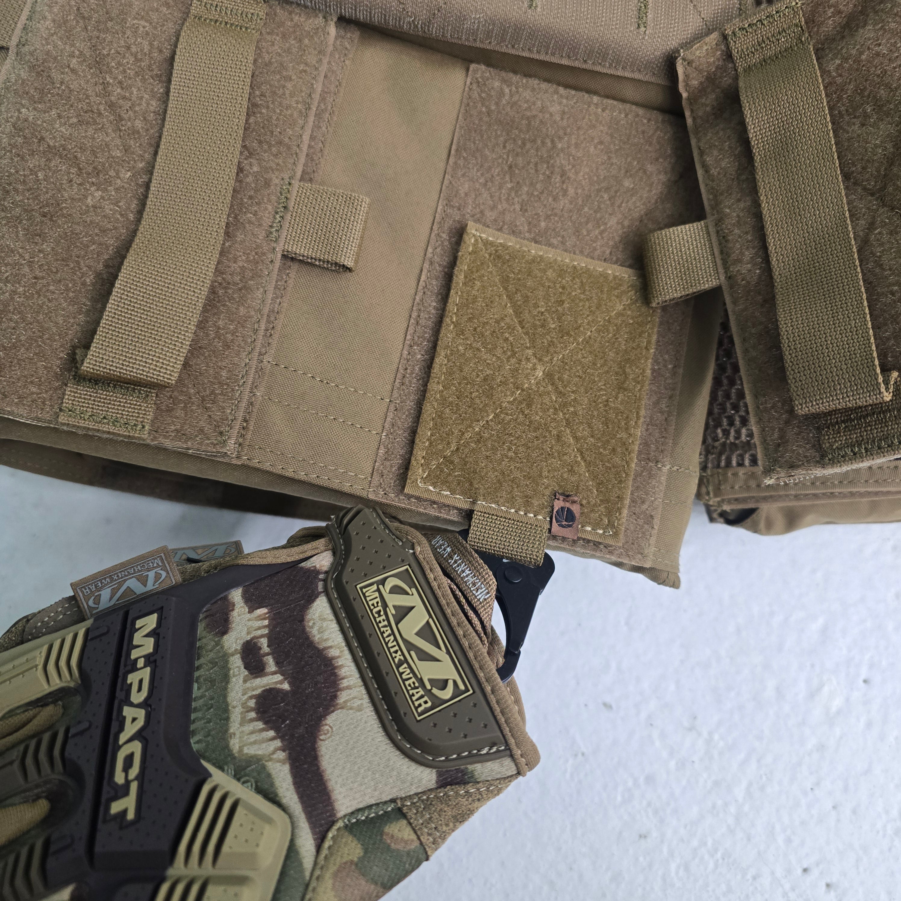 Tatou Armor Universal Glove Hanger FairD Canada